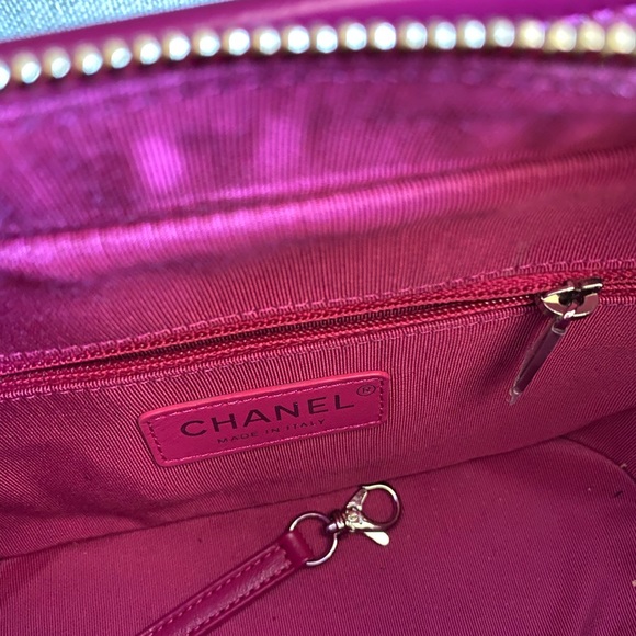 AUTHENTIC Chanel 19K Fuchsia Gabrielle Hobo Small - Picture 4 of 13